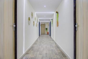 هتل Oyo 79075 Safal Rooms