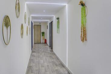هتل Oyo 79075 Safal Rooms