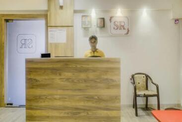 هتل Oyo 79075 Safal Rooms