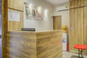 هتل Oyo 79075 Safal Rooms