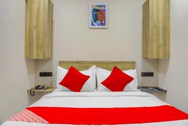 هتل Oyo 79075 Safal Rooms