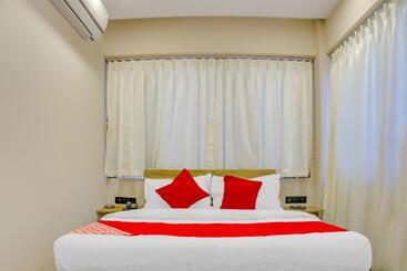 هتل Oyo 79075 Safal Rooms