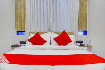 هتل Oyo 79075 Safal Rooms