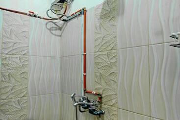 هتل Oyo 90307 Fj Alfaeyza Kost