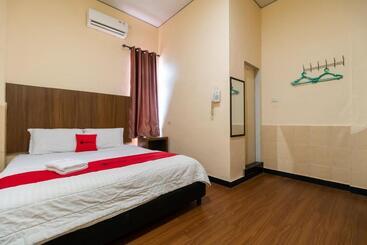 هتل Reddoorz Plus Near Ramayana Pematangsiantar