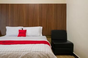 هتل Reddoorz Plus Near Ramayana Pematangsiantar