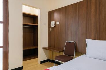 هتل Reddoorz Plus Near Ramayana Pematangsiantar