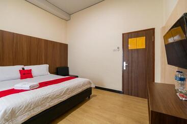 هتل Reddoorz Plus Near Ramayana Pematangsiantar