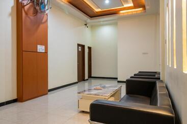 هتل Reddoorz Plus Near Ramayana Pematangsiantar