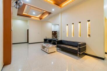 هتل Reddoorz Plus Near Ramayana Pematangsiantar