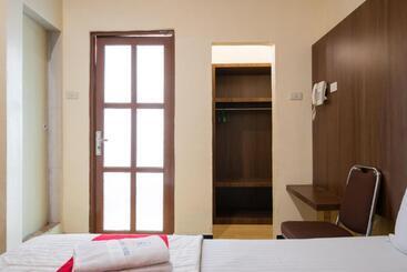 هتل Reddoorz Plus Near Ramayana Pematangsiantar