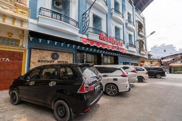 هتل Reddoorz Plus Near Ramayana Pematangsiantar