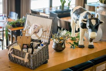 هتل Swiss Mountain Golf Restaurant Gonten