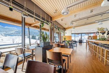 هتل Swiss Mountain Golf Restaurant Gonten