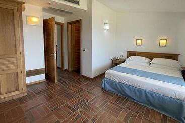 Le Mandrelle Beach Resort