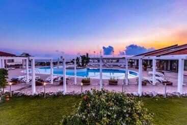Le Mandrelle Beach Resort