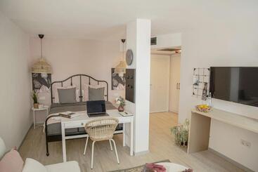 Payava Hotel By True Blue