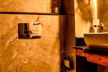 پانسیون Banalari Pine Inn