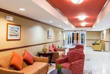هتل Comfort Inn & Suites Airport Convention Center
