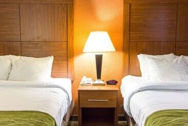 هتل Comfort Inn & Suites Airport Convention Center
