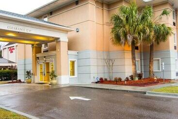 هتل Comfort Inn & Suites Airport Convention Center