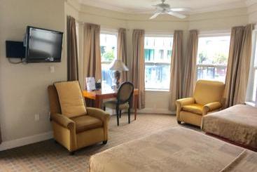 هتل Americas Best Value Inn & Suites  Soma