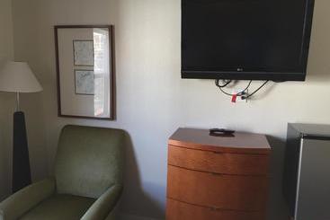 هتل Americas Best Value Inn & Suites  Soma