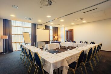 هتل Axis Porto Business & Spa