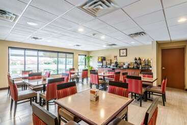 هتل Comfort Inn & Suites Panama City North