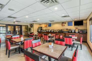 هتل Comfort Inn & Suites Panama City North