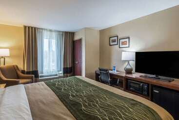 هتل Comfort Inn & Suites Panama City North