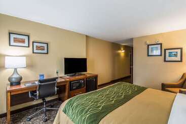 هتل Comfort Inn & Suites Panama City North