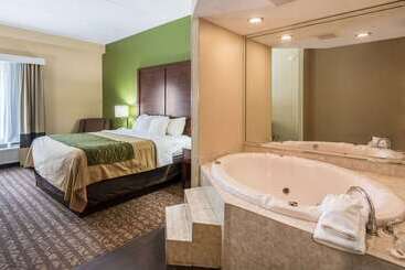 هتل Comfort Inn & Suites Panama City North