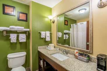هتل Comfort Inn & Suites Panama City North