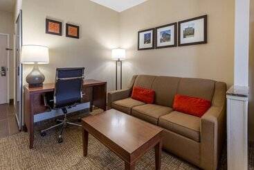 هتل Comfort Suites Raleigh Walnut Creek