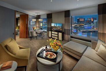 هتل Crown Towers Melbourne