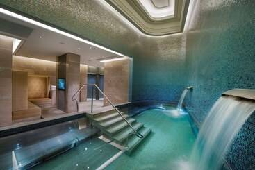هتل Crown Towers Melbourne