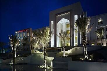هتل Crowne Plaza Sohar, An Ihg