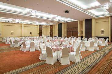 هتل Crowne Plaza Sohar, An Ihg