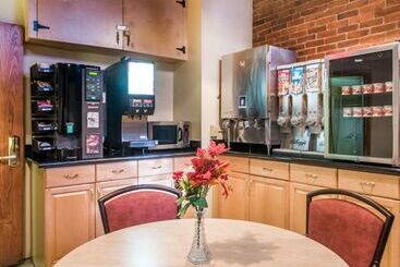 هتل Econo Lodge