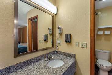هتل Econo Lodge Nashville North   Opryland