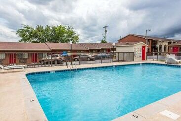 هتل Econo Lodge Nashville North   Opryland