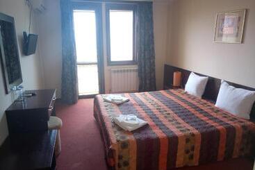 Family Hotel Elena