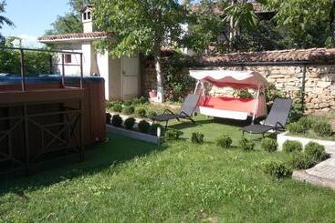 Family Hotel Elena
