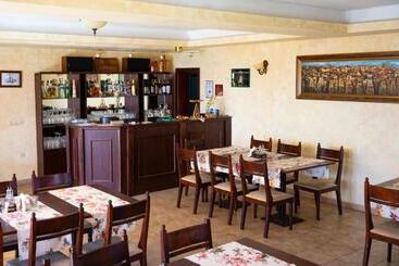 Family Hotel Elena