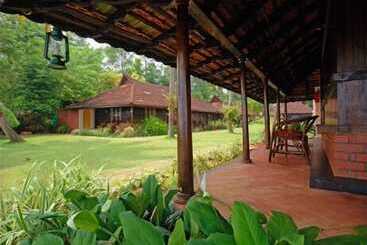 هتل Kayaloram Heritage Lake Resort