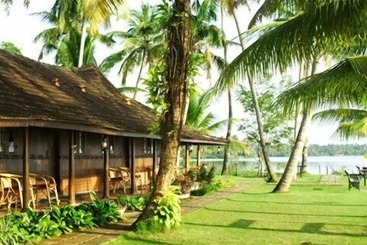 هتل Kayaloram Heritage Lake Resort