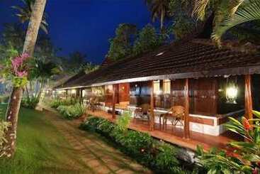 هتل Kayaloram Heritage Lake Resort