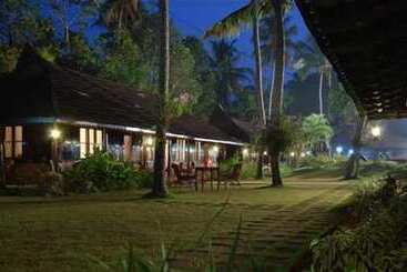 هتل Kayaloram Heritage Lake Resort