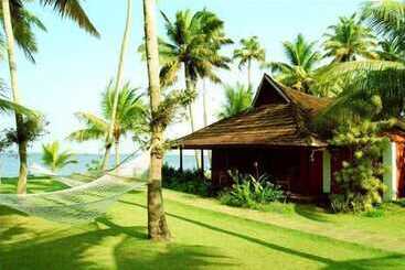 هتل Kayaloram Heritage Lake Resort
